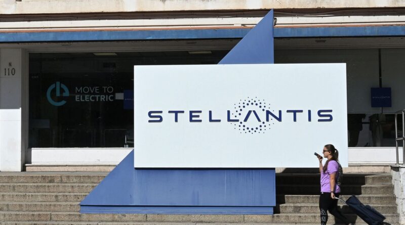 Stellantis rappelle 700.000 véhicules, dont 22.000 en Belgique, pour incendie.