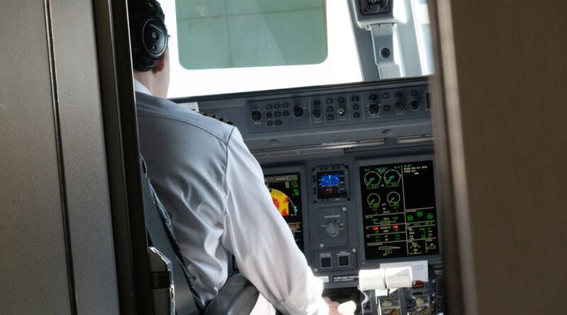 Surbooking : Deux passagères dans le cockpit, enquête en cours