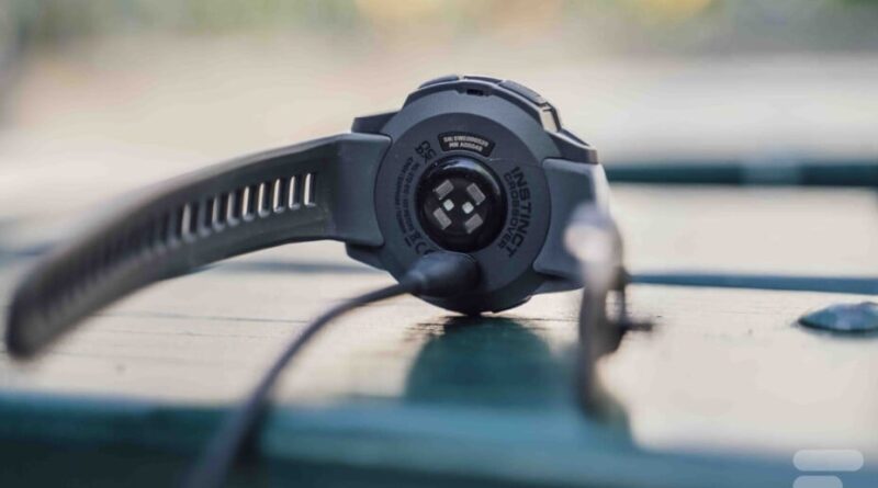 Test de la Garmin Instinct Crossover Amoled : montre de sport hybride.