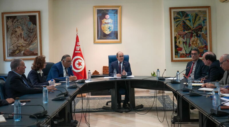 Tourisme : préparation pour la haute saison lors d'une séance de travail