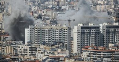 Trump exige la "capitulation" de l'Iran, navire en feu dans le détroit d'Ormuz