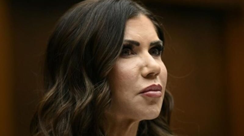 Trump renvoie Kristi Noem, ministre de la Sécurité intérieure.