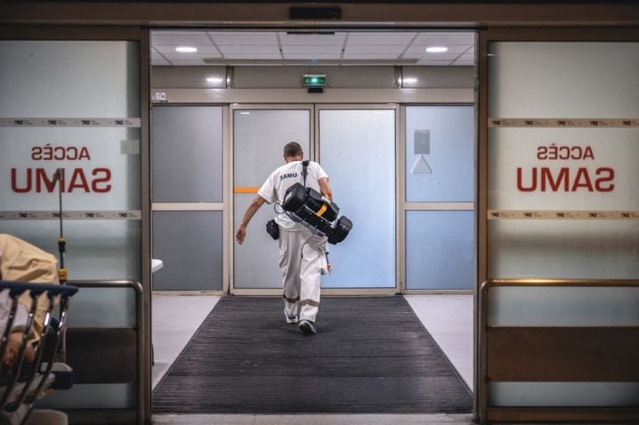 Les hôpitaux français accueillent de plus en plus de personnes souffrant d'obésité, de diabète ou encore d'hypertension. La malbouffe joue un rôle important dans le développement de ces maladies.