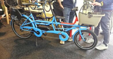 Un tandem électrique innovant pour pédaler avec son enfant.