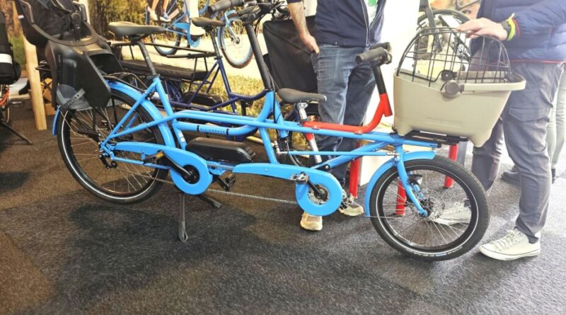 Un tandem électrique innovant pour pédaler avec son enfant.
