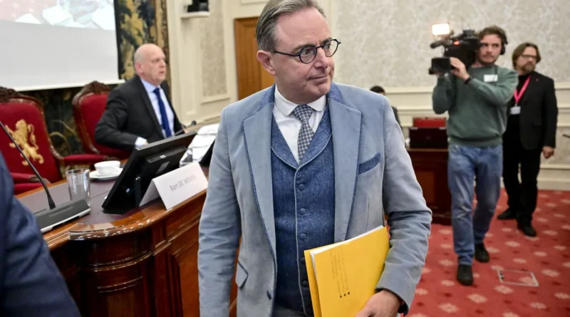 Un vote pour supprimer le Sénat, "une erreur" selon des constitutionnalistes.