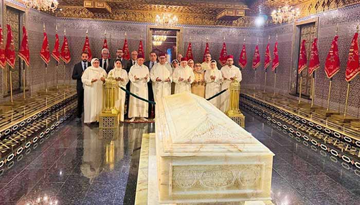 Une délégation du BP de l'USFP se recueille sur la tombe de SM Mohammed V.