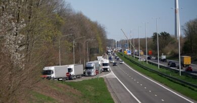Une pompe à essence à bas prix attire des camions à La Louvière.