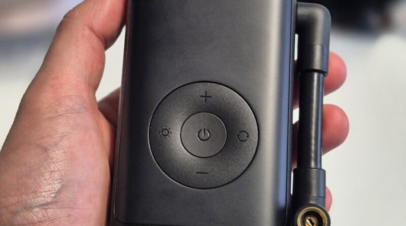 Xiaomi dévoile le Mijia Compact Portable Electric Air Compressor.