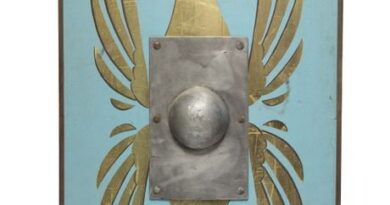 260 objets de tournage de « Harry Potter », « Game of Thrones » et « OSS 117 » aux enchères à Paris.