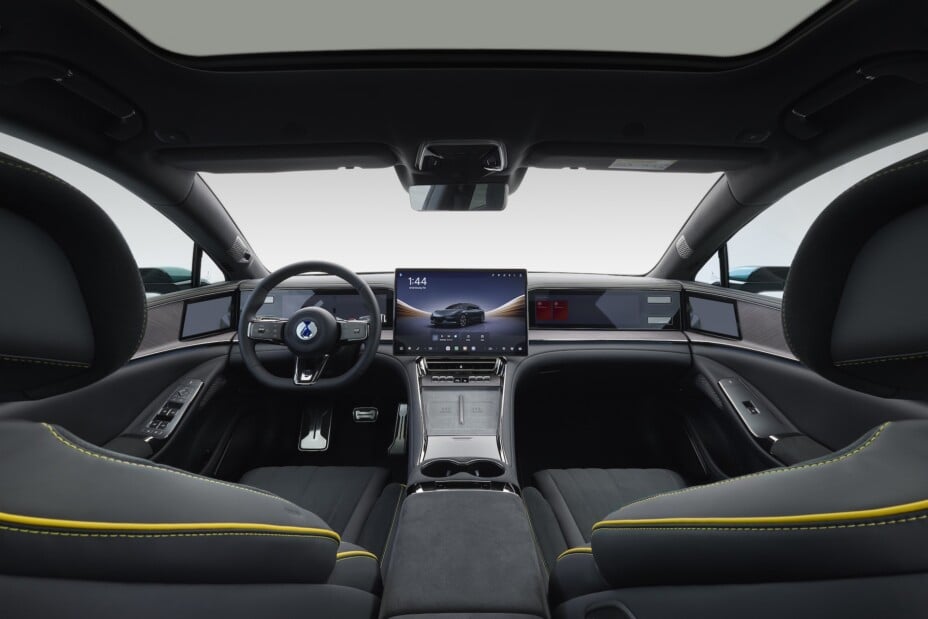 3 000 bornes et 18 mois de charge gratuite : BYD lance la recharge en 5 minutes en Europe
