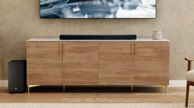 À -25 %, la barre de son JBL Dolby Atmos 3.1.2 recrée un home cinéma.