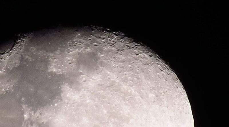 Artémis 2 : Premières images de la mission survolant la Lune