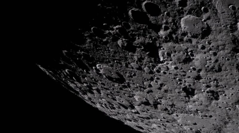 Artemis II : photos historiques du survol lunaire par la NASA