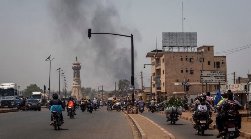 Attaques au Mali : Défense de Bamako face aux rebelles et djihadistes.