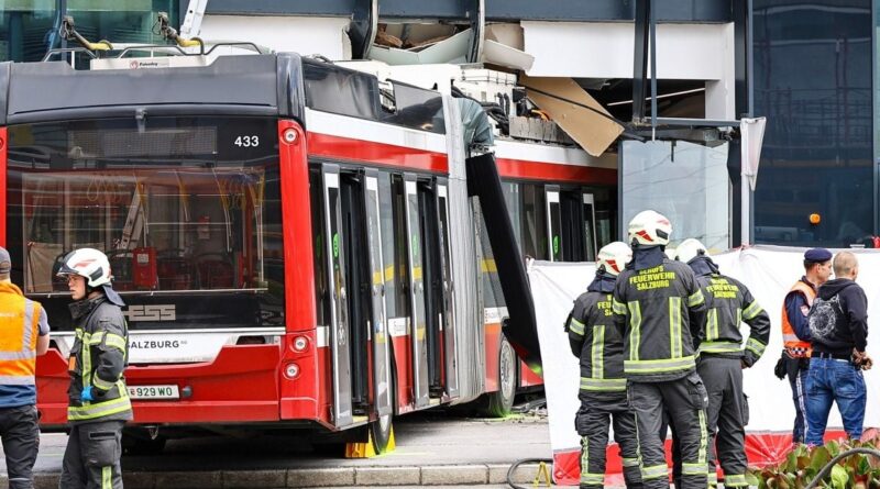 Autriche : Un trolleybus s'encastre dans un supermarché, un mort, plusieurs blessés
