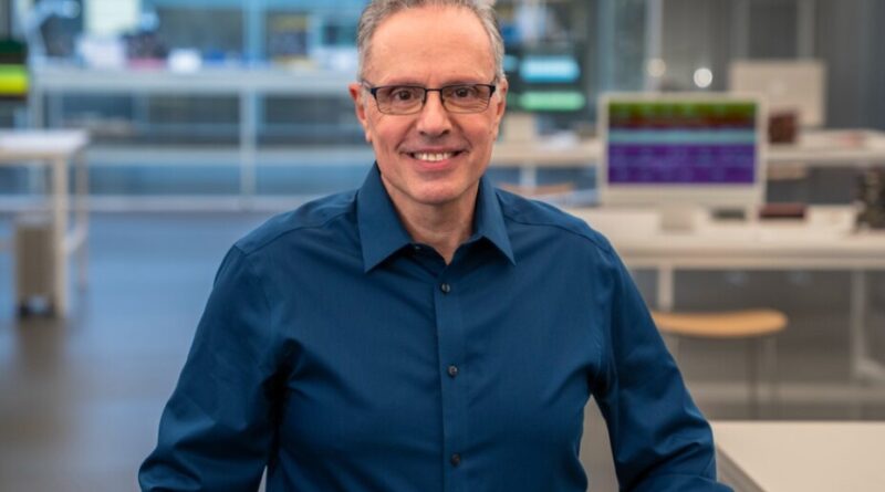 Avec le départ de Tim Cook, qui s'occupera du hardware chez Apple ?