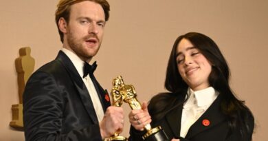 Billie Eilish ne dément pas les rumeurs de brouille avec Finneas O’Connell.