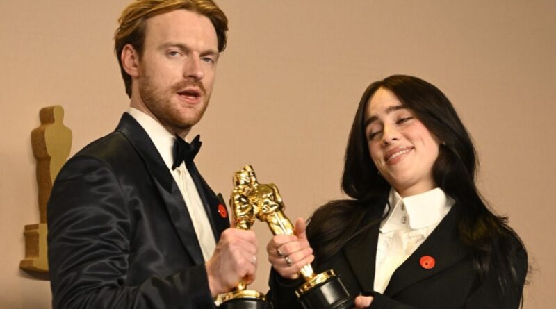 Billie Eilish ne dément pas les rumeurs de brouille avec Finneas O’Connell.