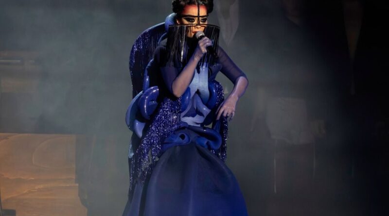 Björk ne manque pas l'été avec sa rave party à Hafnarfjörður.