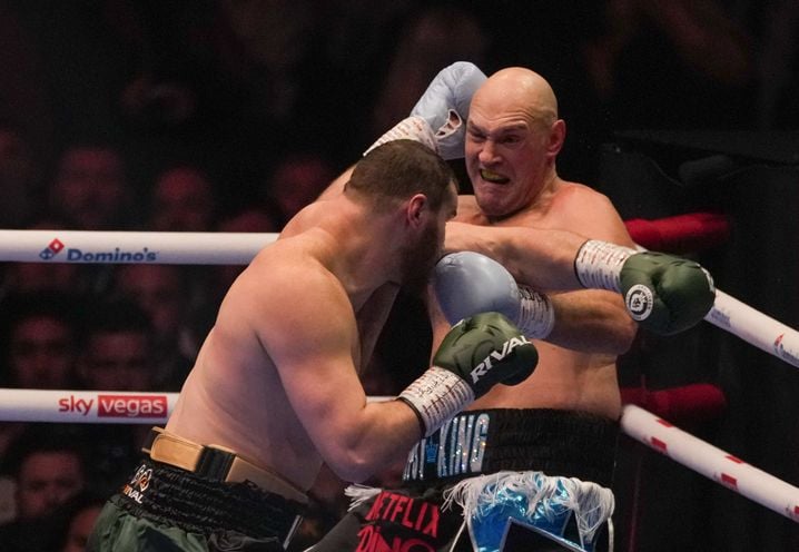 Après quinze mois de retraite, Tyson Fury (à droite) est parvenu à battre le Russe Arslanbek Makhmudov, le 11 avril à Londres.