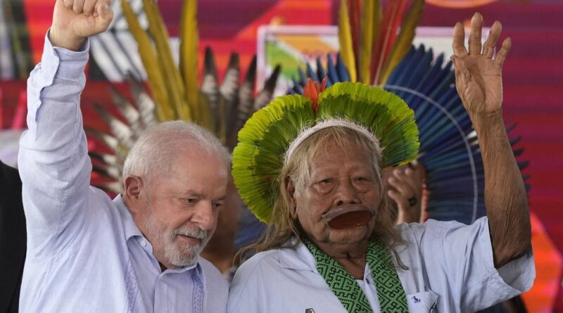 Brésil : Lula reçoit le soutien du chef Raoni pour 2022