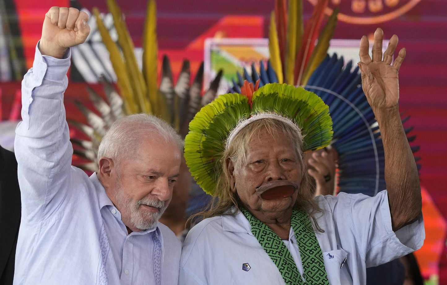 Brésil : Lula reçoit le soutien du chef Raoni pour 2022