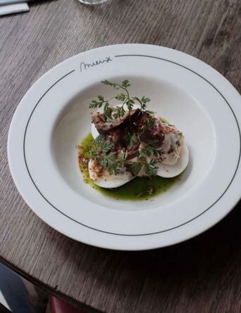 Ces chefs cuisinent selon les micro-saisons, sans carte hebdomadaire.