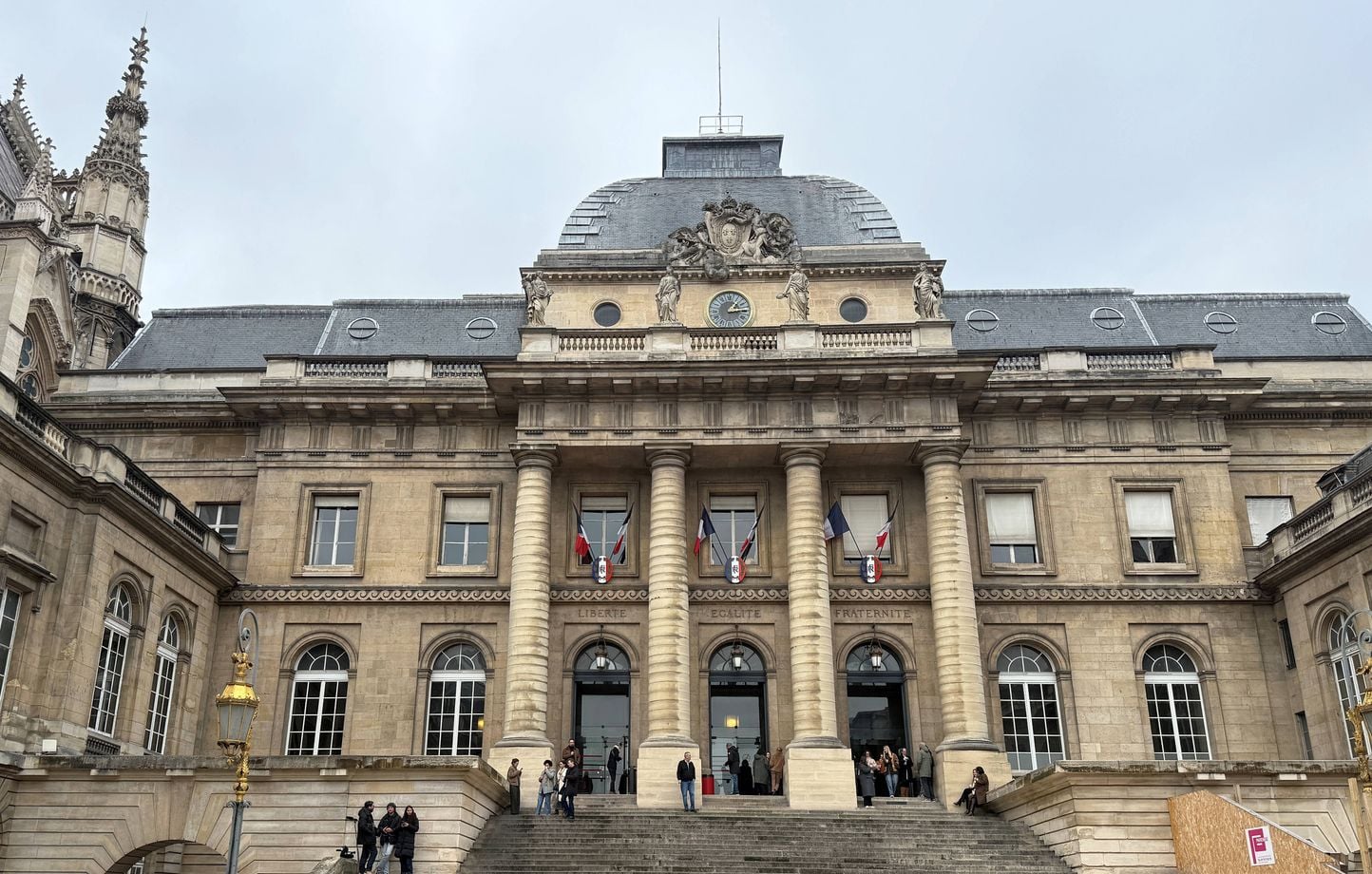 ChatGPT peut-il être poursuivi en France pour complicité criminelle ?
