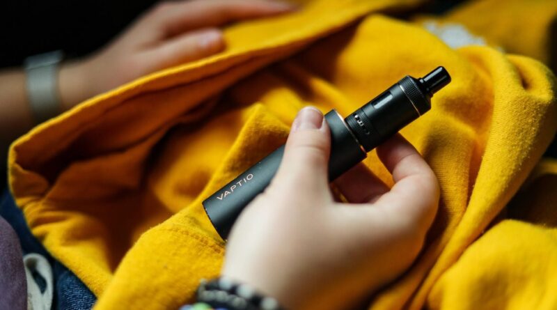 Cigarette électronique : Des députés veulent appliquer le paquet neutre au vapotage