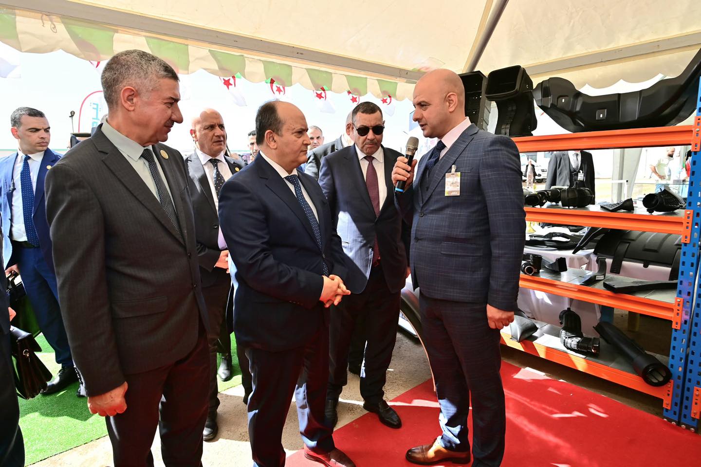 Aucune description de photo disponible.