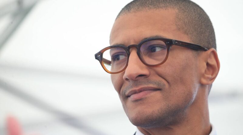 Conflit entre le maire de Saint-Ouen et Master Poulet : béton et fleurs.