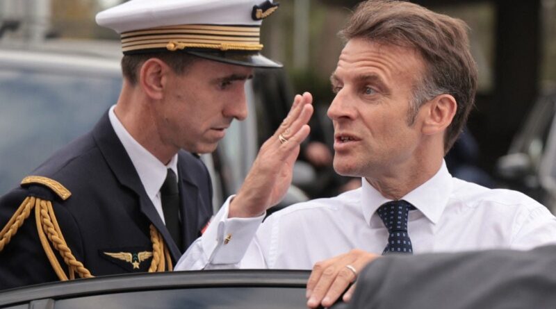Coprince d'Andorre, chanoine et protecteur de Chambord : les titres d'Emmanuel Macron.