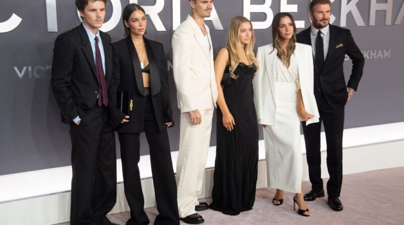 Cruz Beckham révèle que Victoria Beckham a retiré ses tatouages.