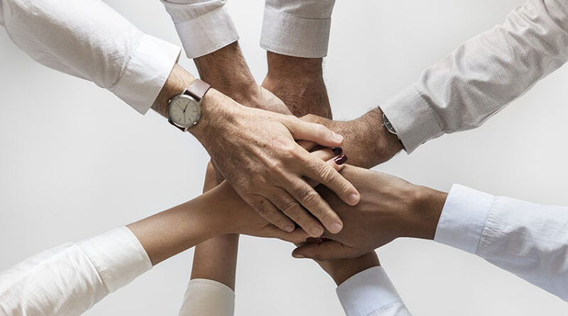 De l’assistance sociale à l’Intelligence Artificielle : solidarité tunisienne en France évolue.