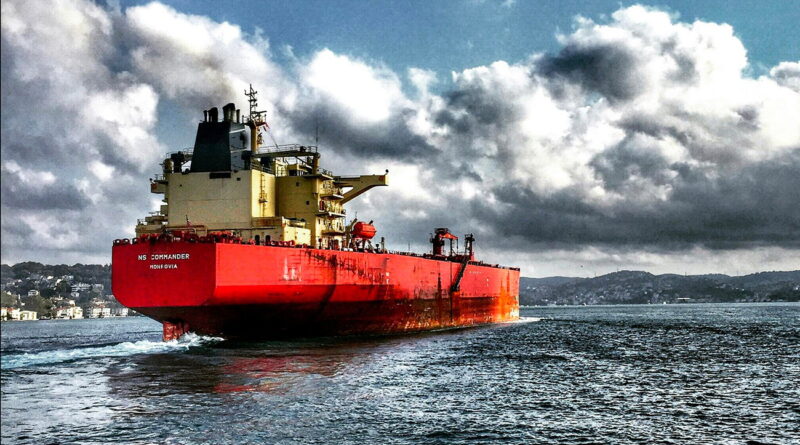 Deux pétroliers iraniens passent par les eaux internationales et le détroit d'Ormuz.