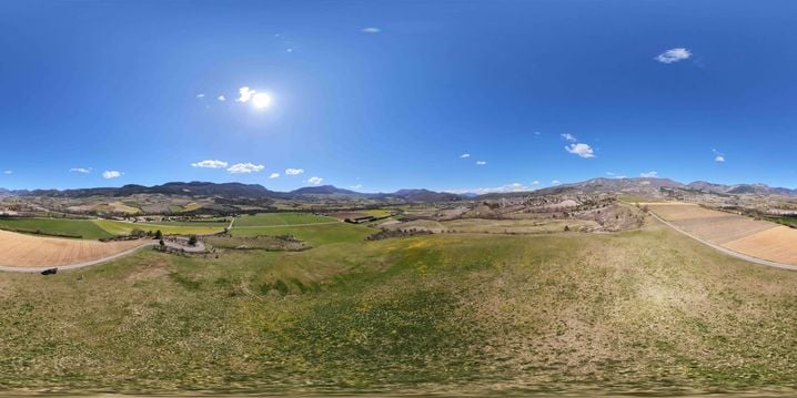 Où est Cricri? Le rédacteur de cet article se cache sur cette photo originellement à 360°, prise avec l'Avata 360 de DJI.