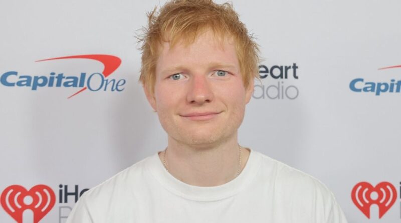 Ed Sheeran se rase la tête pour un « nouveau départ » après un souci de santé.