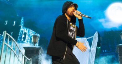 Eminem fête 18 ans de sobriété avec une photo symbolique