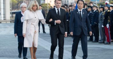 Emmanuel Macron critique Donald Trump : inélégant et irréaliste.