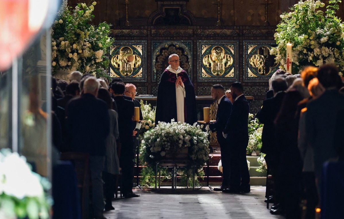 EN IMAGES : Balasko, Canet, Lelouch rendent hommage à Nadia Farès