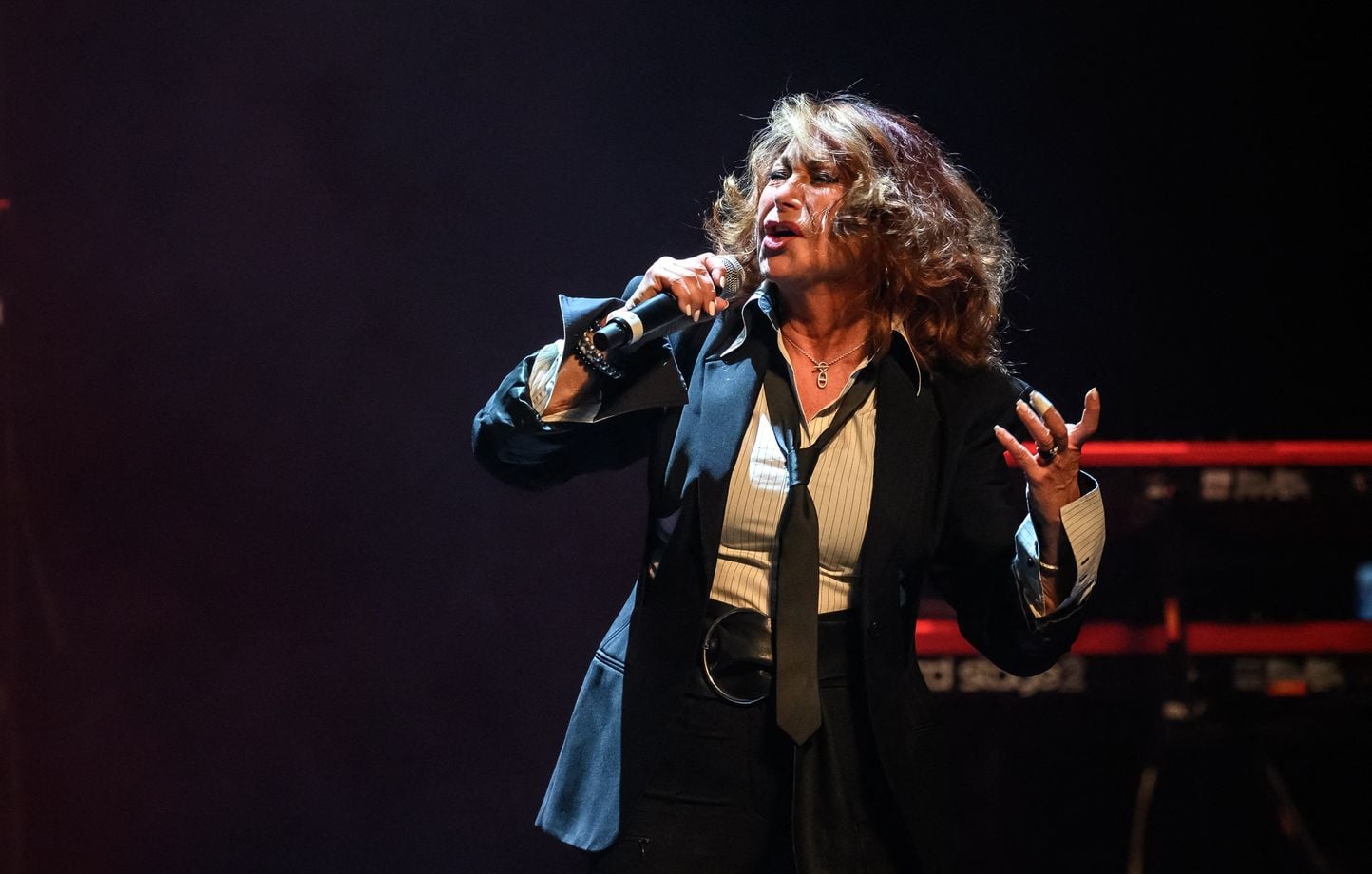 EN IMAGES : Concert hommage émouvant aux victimes de Crans-Montana