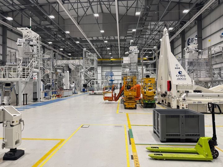 Le BAL (Bâtiment d'assemblage lanceur) est le hangar où sont connectés les deux étages principaux de la fusée.