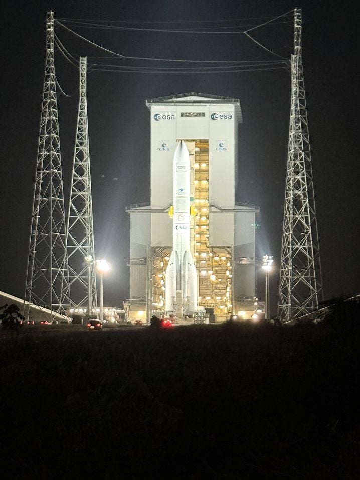 Ariane 6 sous son portique avant le décollage, le 12 février dernier à Kourou.