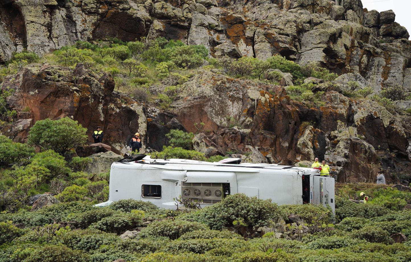 Espagne : Un bus touristique chute aux Canaries, un mort, trois blessés graves