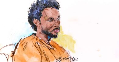 Etats-Unis : Contenu pédopornographique sur le smartphone du chanteur D4vd, accusé d’un meurtre.