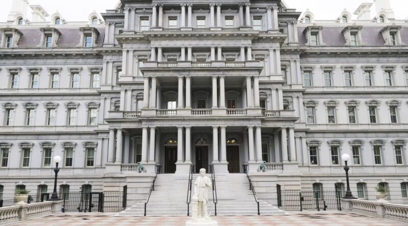 Etats-Unis : Donald Trump veut repeindre un bâtiment officiel, experts sceptiques.