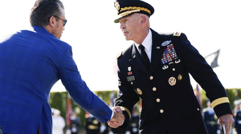 Etats-Unis : Le patron du Pentagone renvoie le chef d'état-major de l'armée de terre