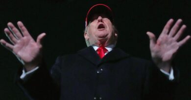 Etats-Unis : Trump critique le pape et se prend pour le Christ