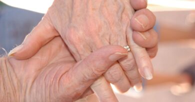 Etats-Unis : Un couple décède à quelques heures d'intervalle après 70 ans de mariage